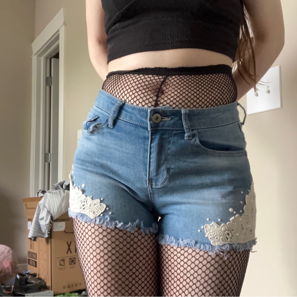 CUTE LACE PEARL JEAN SHORTS - Picture 9 of 14